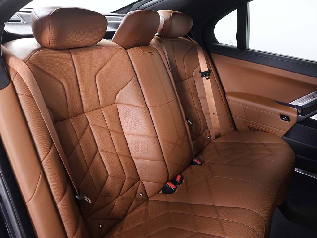 Used 2023 BMW 760i xDrive w/ Executive Package AWD/4WD image 36