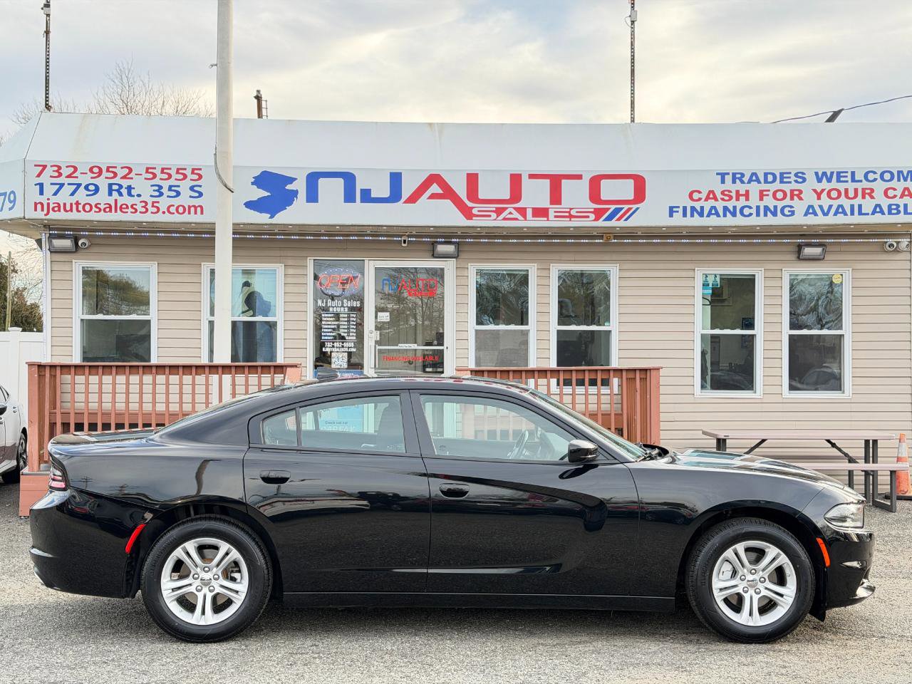Used 2023 Dodge Charger SXT image 3