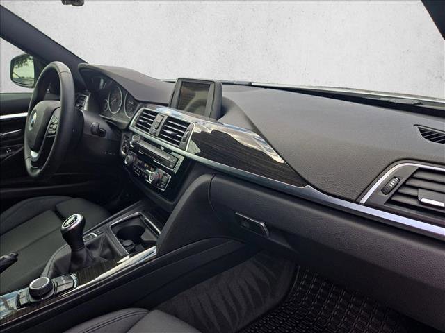 Used 2017 BMW 330i Sedan image 19