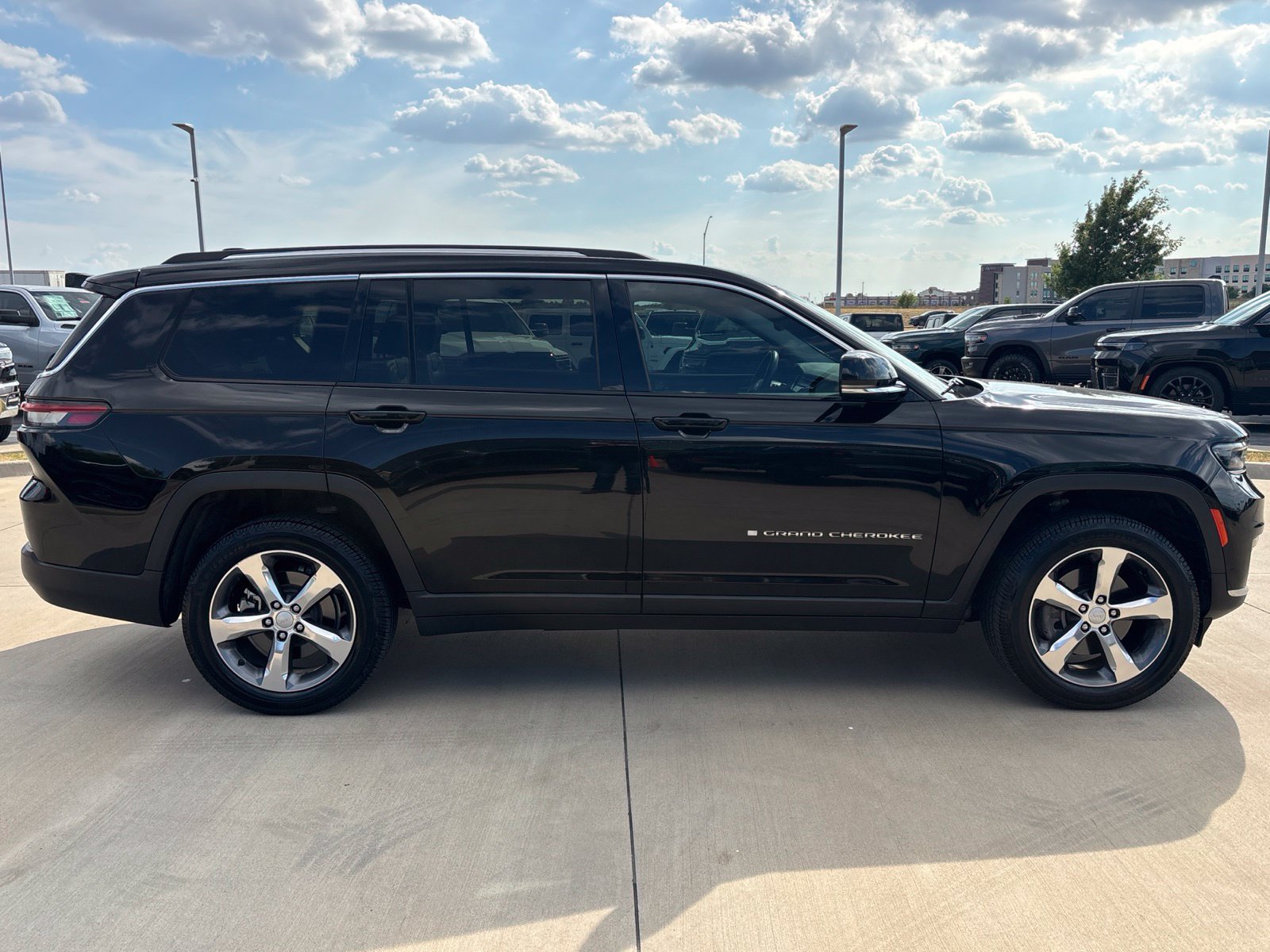 Used 2021 Jeep Grand Cherokee L Limited w/ Trailer Tow Group (B) AWD/4WD image 6
