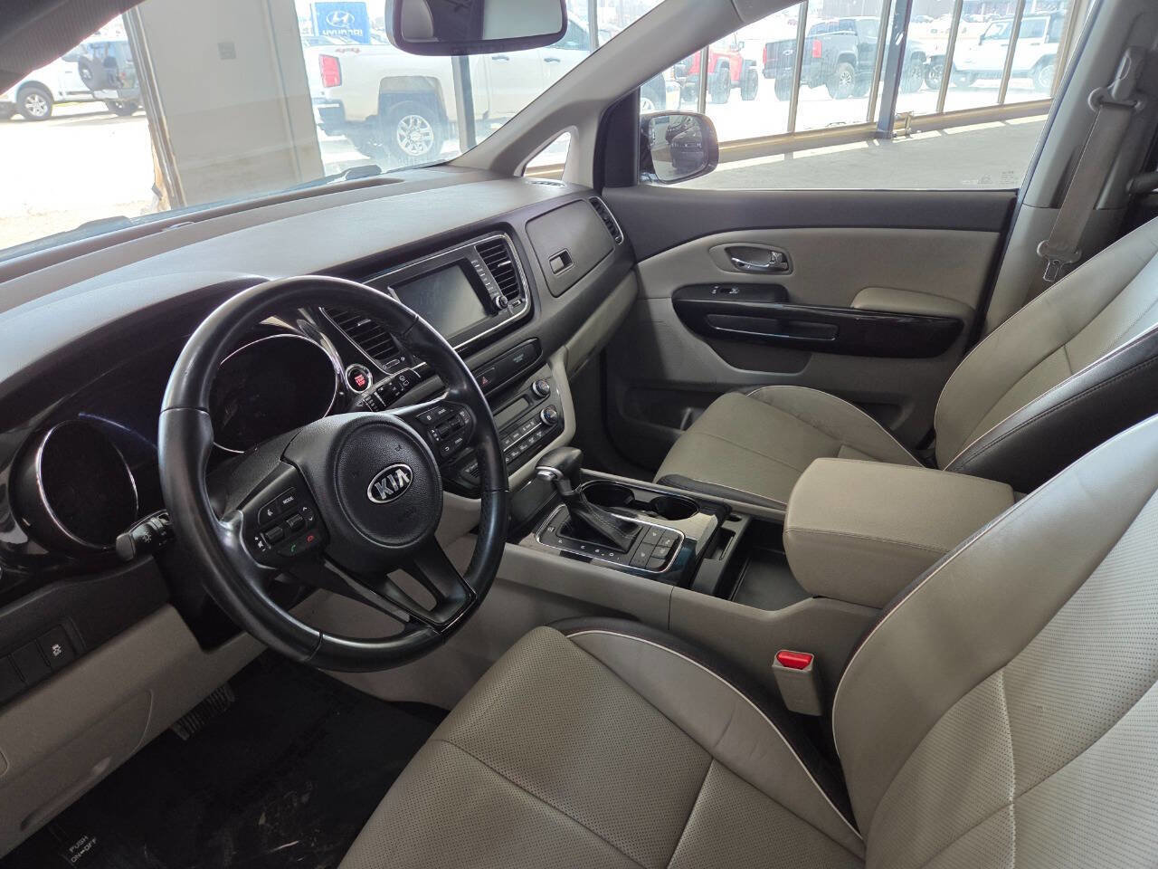 Used 2017 Kia Sedona EX image 11