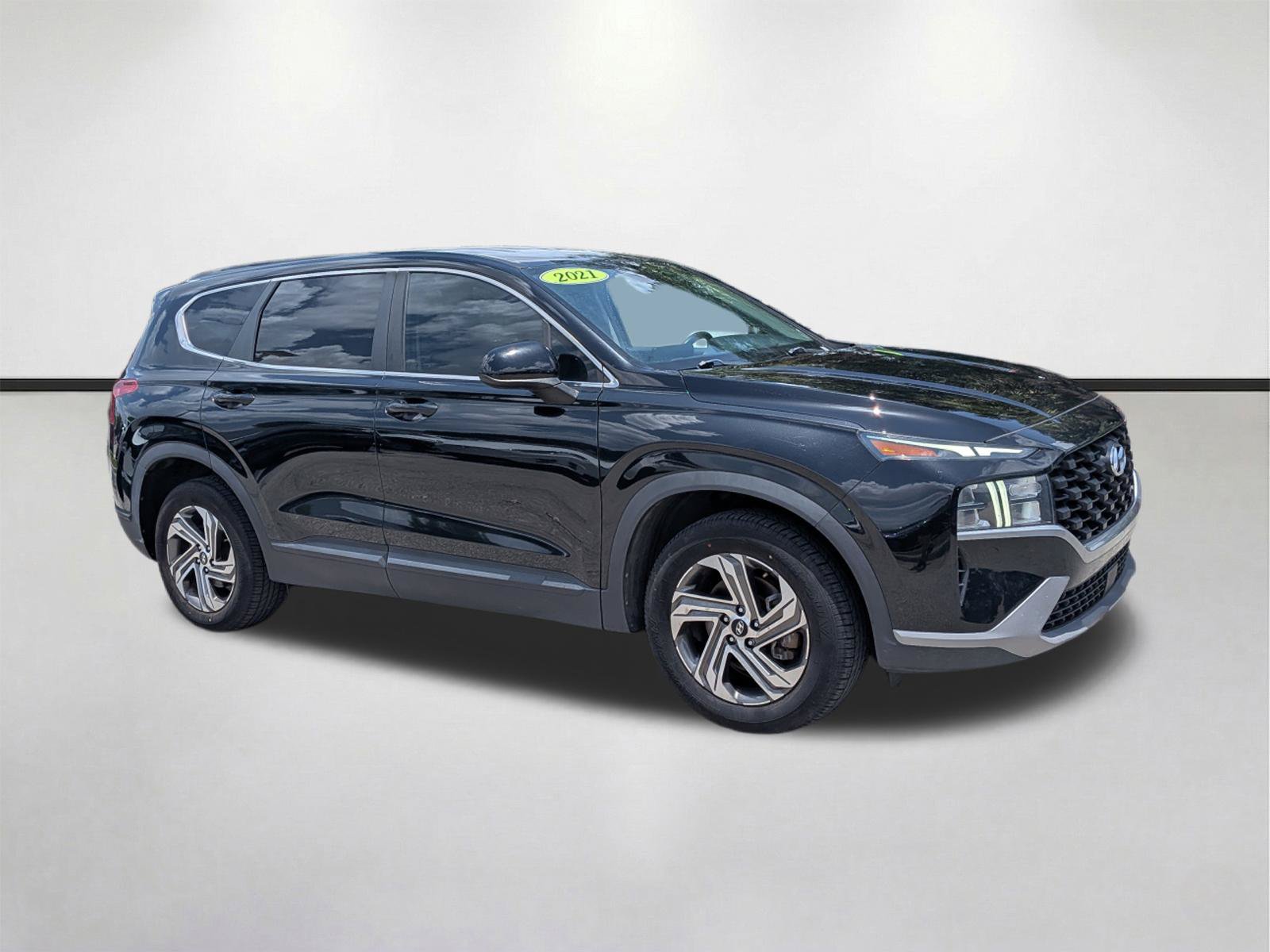 Used 2021 Hyundai Santa Fe SE FWD image 2