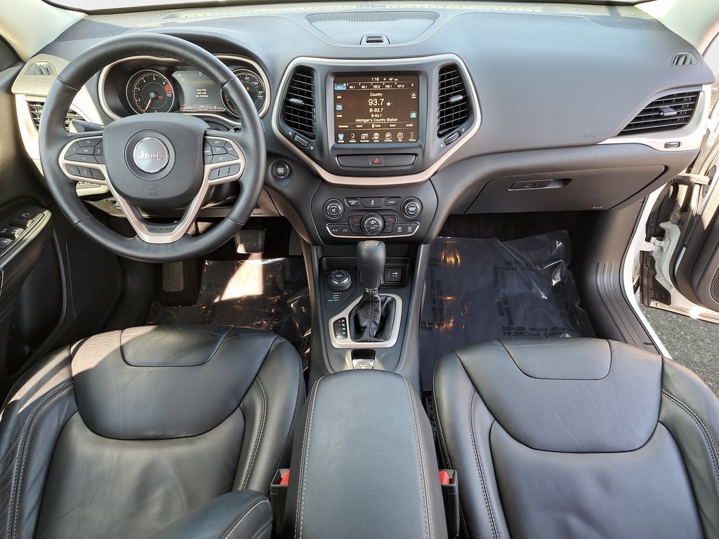 Used 2017 Jeep Cherokee Limited image 2