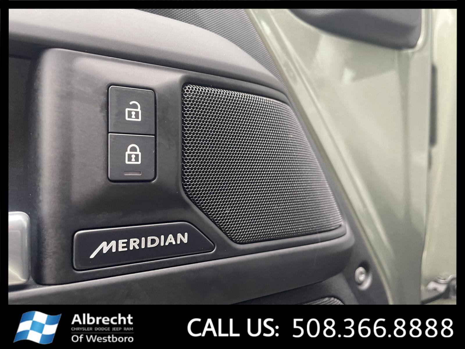 Used 2025 Land Rover Defender 110 S image 30