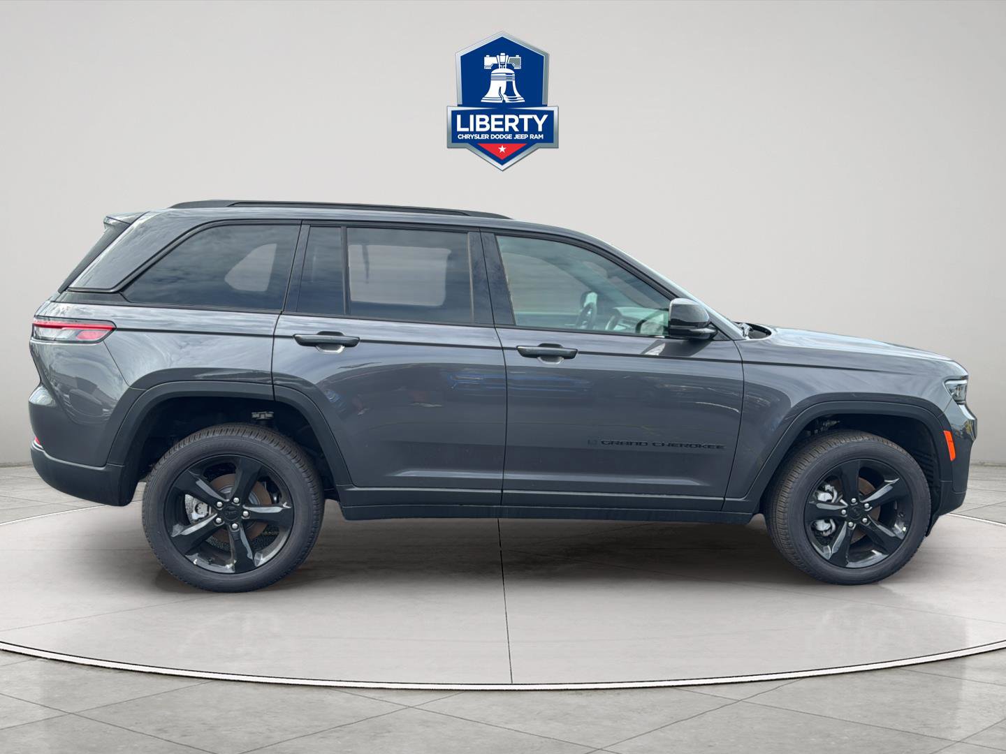 New 2025 Jeep Grand Cherokee Limited w/ Black Appearance Package AWD/4WD image 14