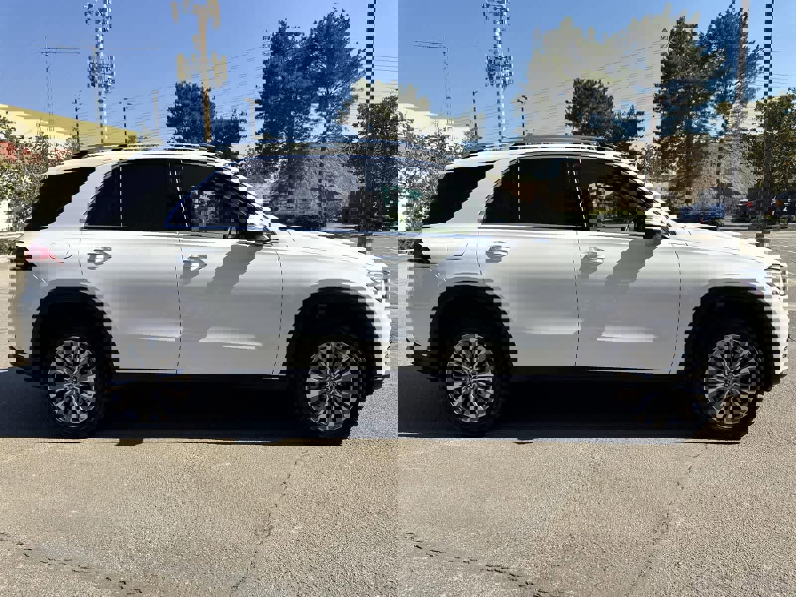 Used 2022 Mercedes-Benz GLE 350 image 3