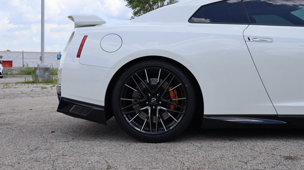 Used 2021 Nissan GT-R Premium AWD/4WD image 12