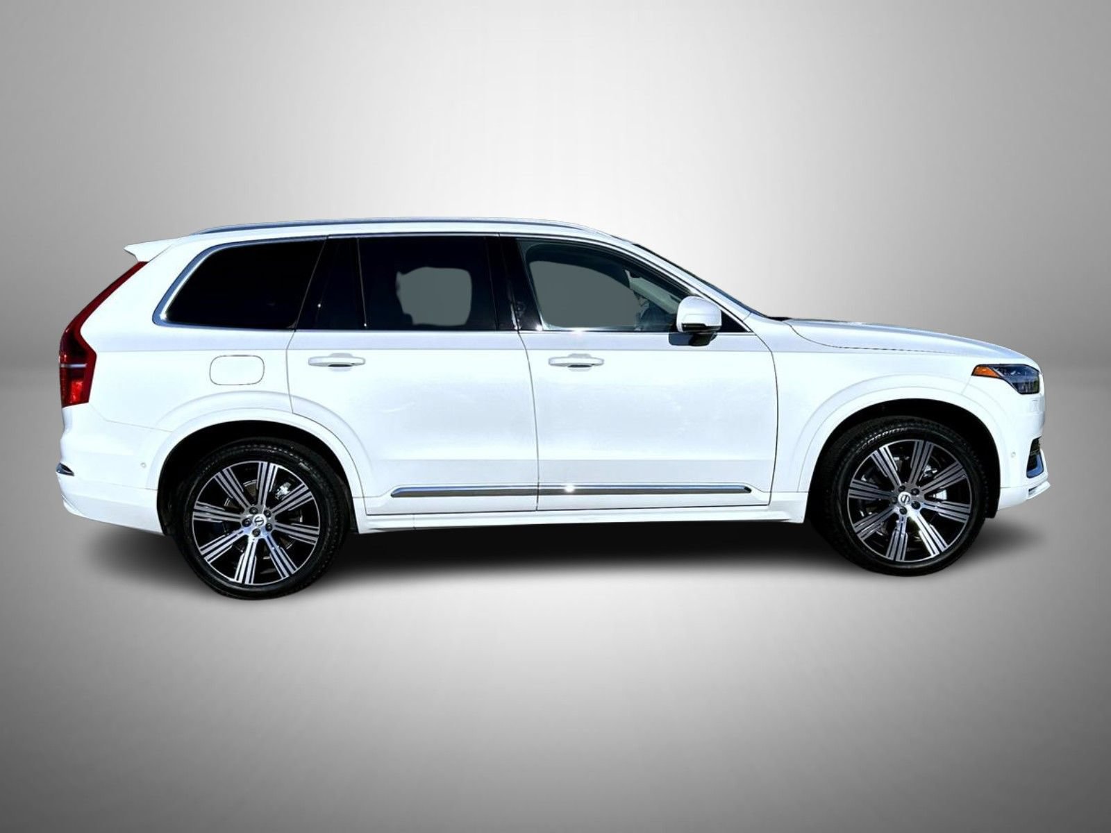 Used 2025 Volvo XC90 B6 Plus w/ Protection Package AWD/4WD image 4