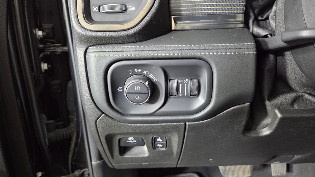Used 2019 RAM 1500 Limited w/ Advanced Safety Group AWD/4WD image 18