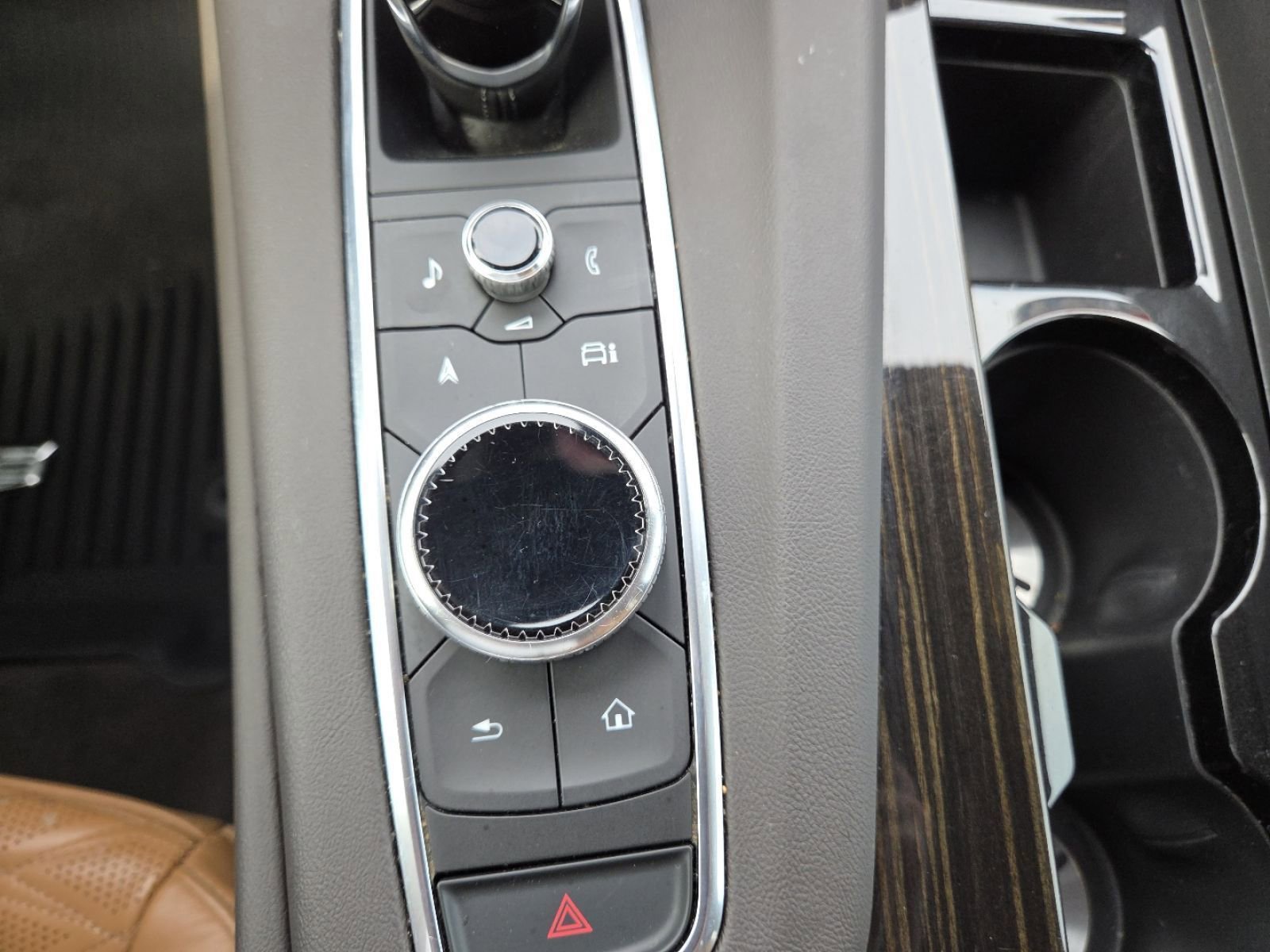 Used 2021 Cadillac Escalade Premium Luxury AWD/4WD image 36