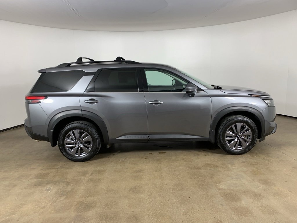 Used 2023 Nissan Pathfinder SV image 7