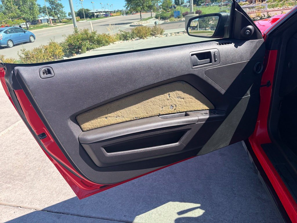 Used 2012 Ford Mustang Convertible RWD image 13