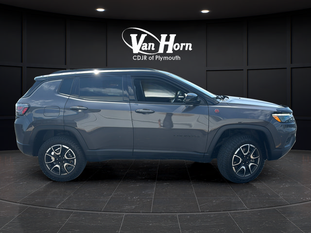 Used 2024 Jeep Compass Trailhawk w/ Trailhawk Elite Group AWD/4WD image 8