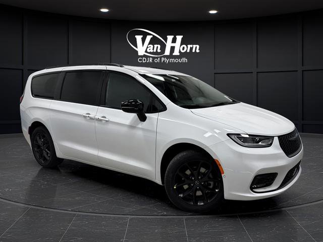 New 2026 Chrysler Pacifica Select image 1