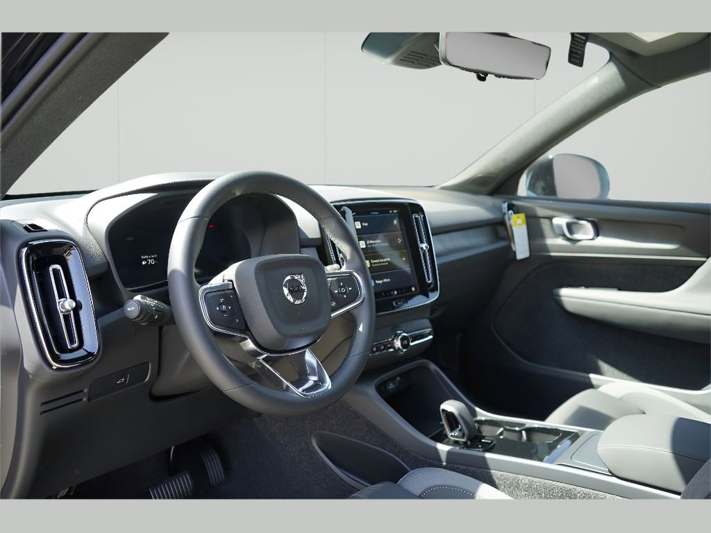 New 2025 Volvo EX40 Core w/ Climate Package image 9