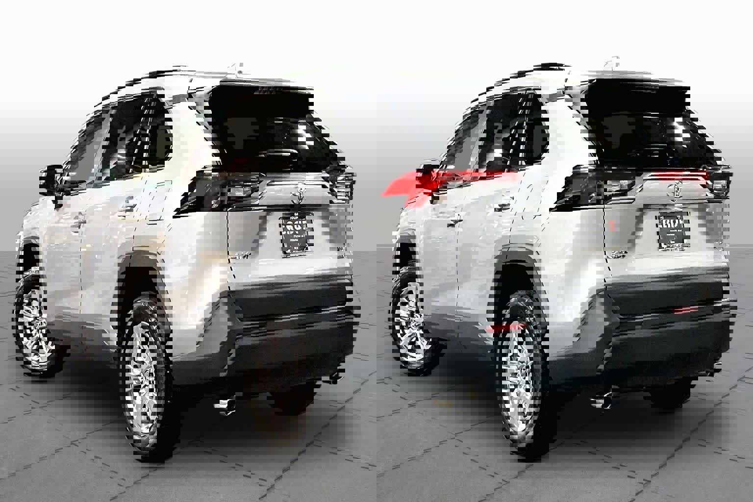 Used 2025 Toyota RAV4 XLE AWD/4WD image 12