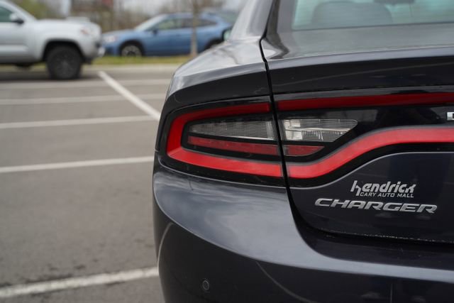 Used 2018 Dodge Charger SXT image 37