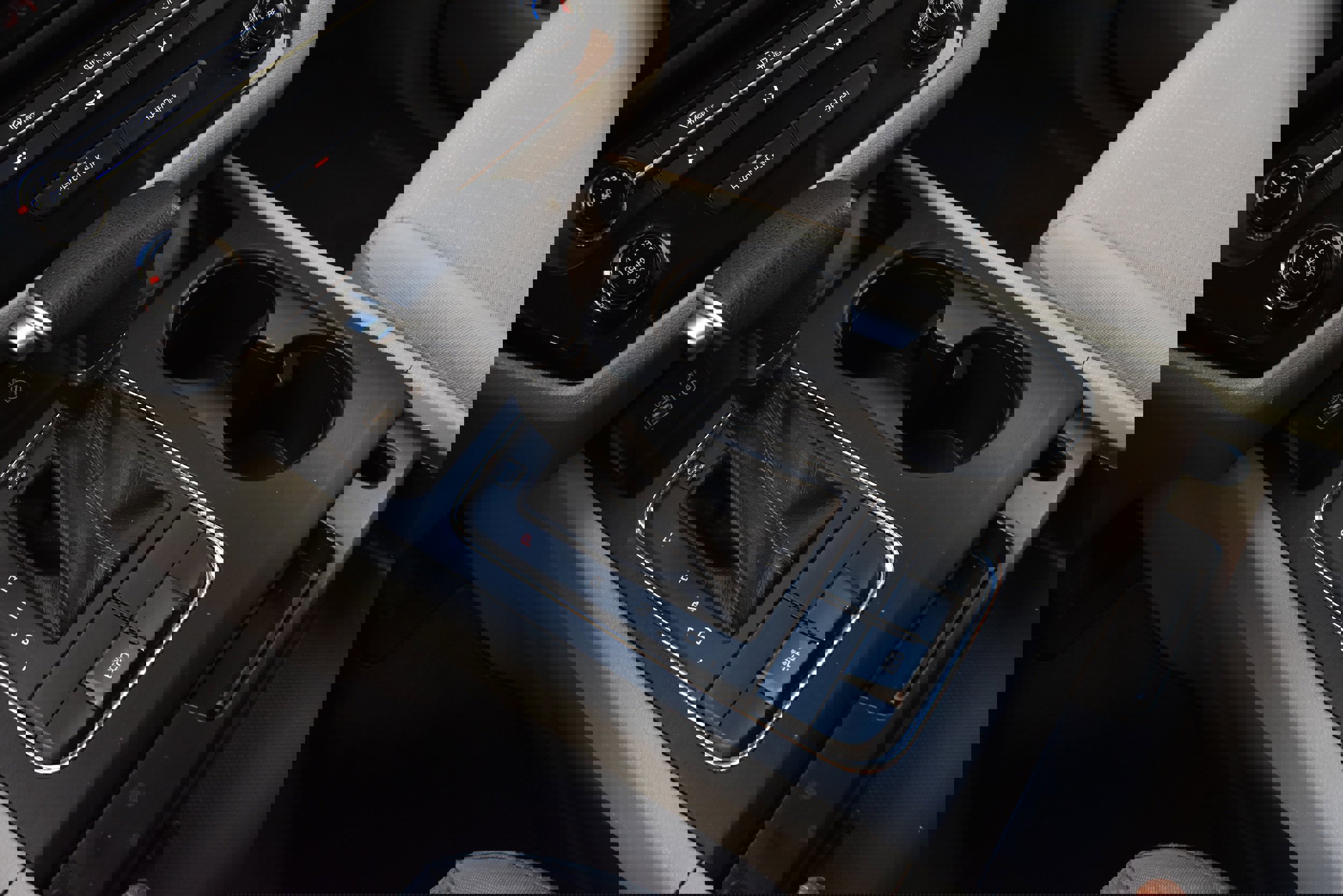 Used 2018 Kia Sedona L image 40