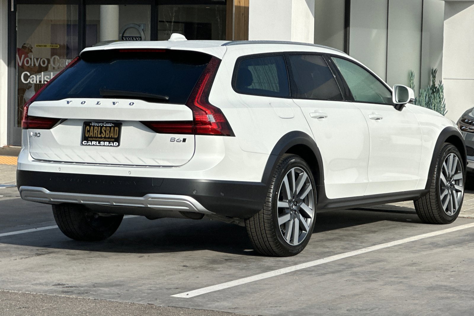 New 2025 Volvo V90 B6 Cross Country Ultra w/ Protection Package Premier image 5