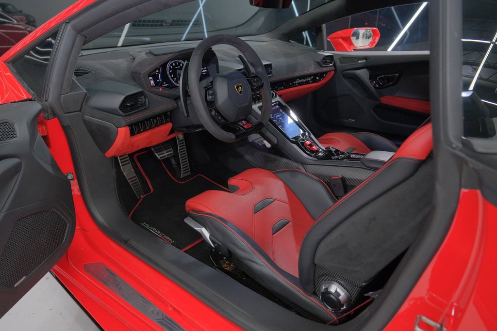 Used 2020 Lamborghini Huracan EVO image 33