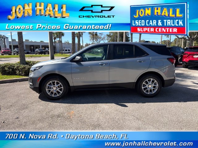 Used 2024 Chevrolet Equinox LS w/ LS Convenience Package FWD image 3