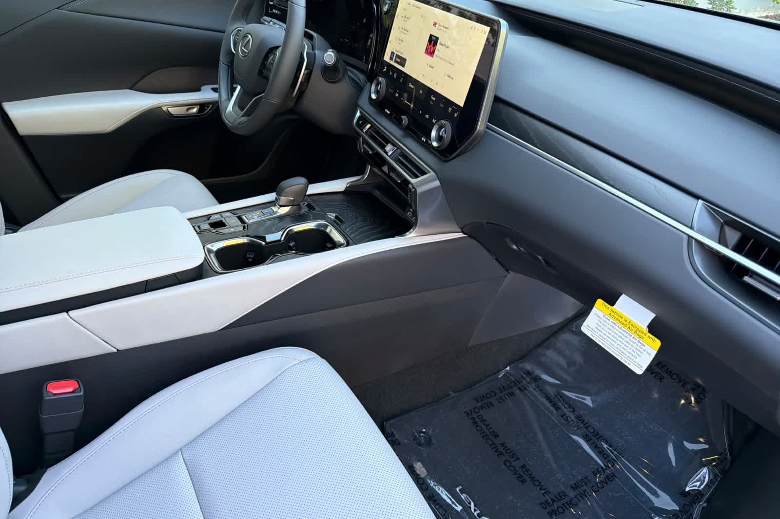 New 2026 Lexus RX 350h AWD/4WD image 17