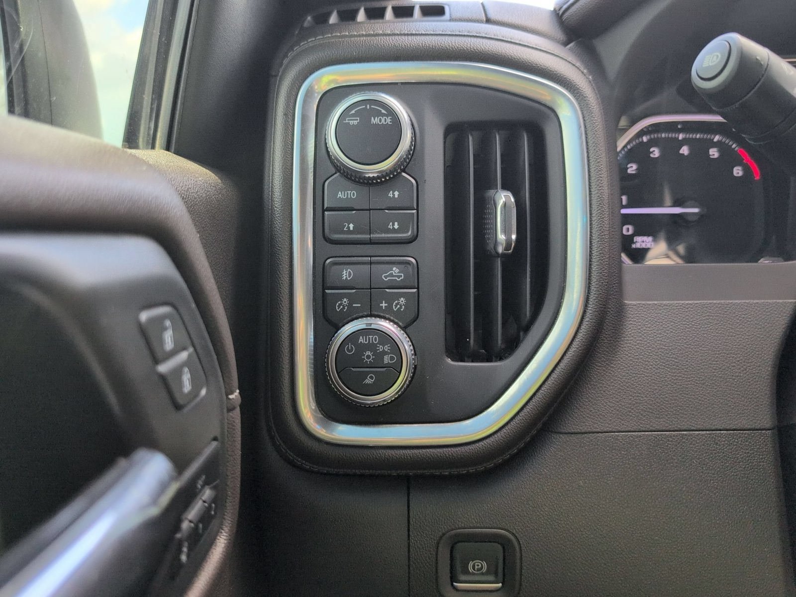 Used 2022 GMC Sierra 1500 SLT w/ SLT Premium Plus Package AWD/4WD image 16