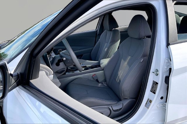 Used 2024 Hyundai Elantra Blue FWD image 15