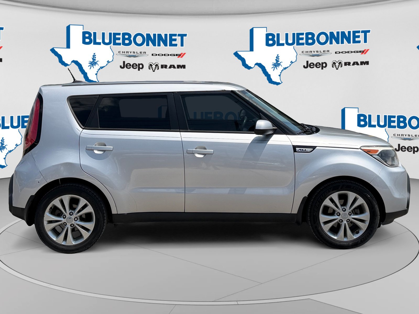 Used 2015 Kia Soul + FWD image 4