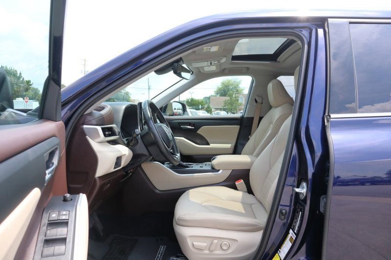 Used 2021 Toyota Highlander XLE image 9