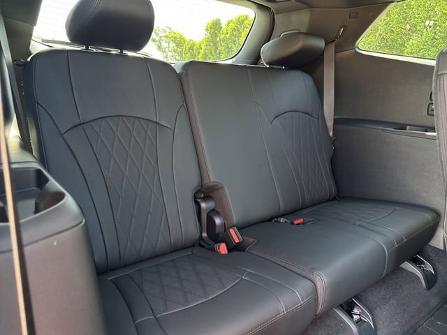 Used 2024 Buick Enclave Avenir AWD/4WD image 28