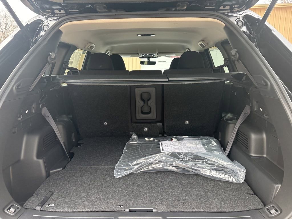 New 2026 Mitsubishi Outlander ES AWD/4WD image 32