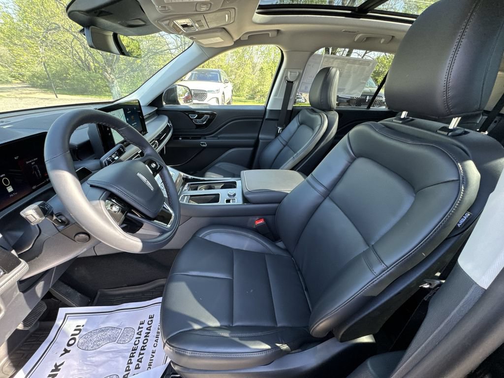 New 2026 Lincoln Aviator AWD w/ Jet Appearance Package image 11