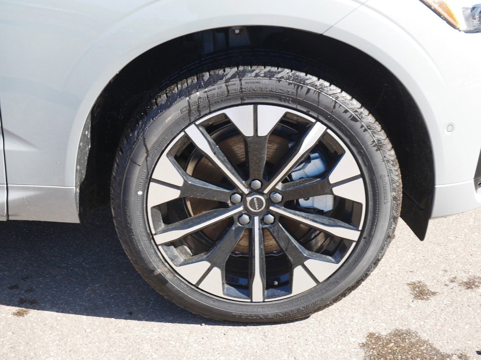 New 2026 Volvo XC60 T8 Plus w/ Protection Package Premier image 4