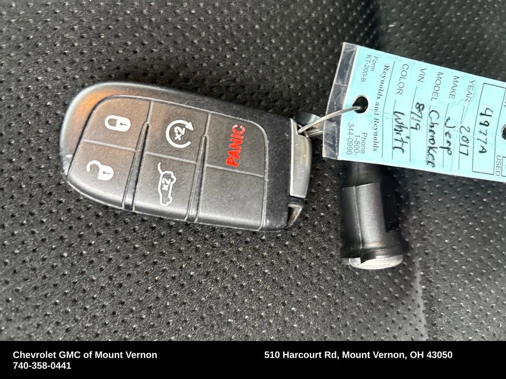 Used 2017 Jeep Grand Cherokee Altitude image 24