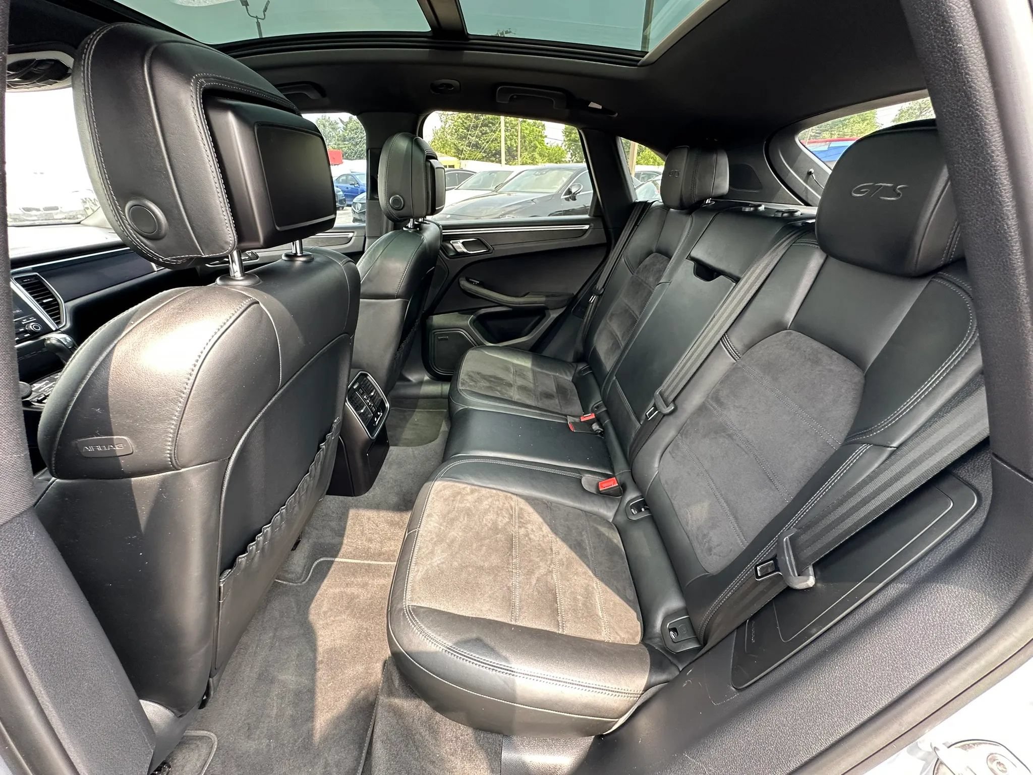 Used 2017 Porsche Macan GTS AWD/4WD image 17