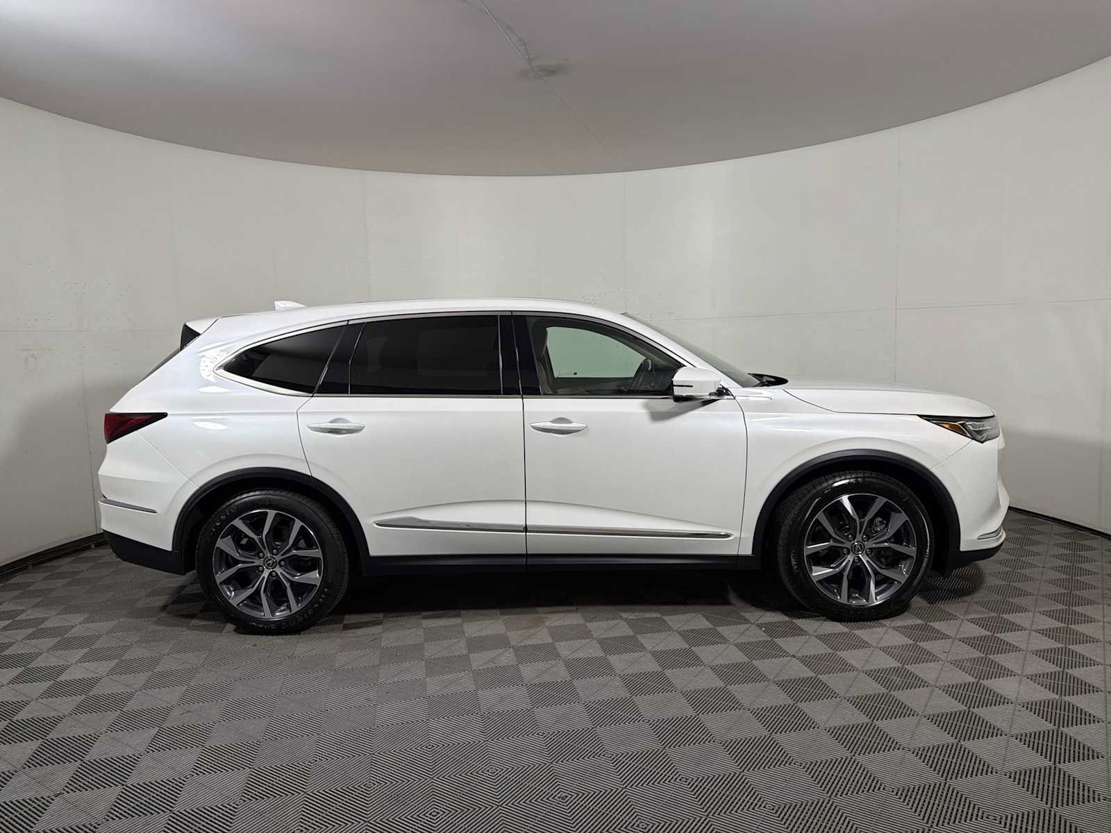 Used 2023 Acura MDX w/ Technology Package AWD/4WD image 7