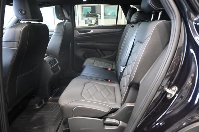 Used 2024 Volkswagen Atlas Cross Sport SE AWD/4WD image 11