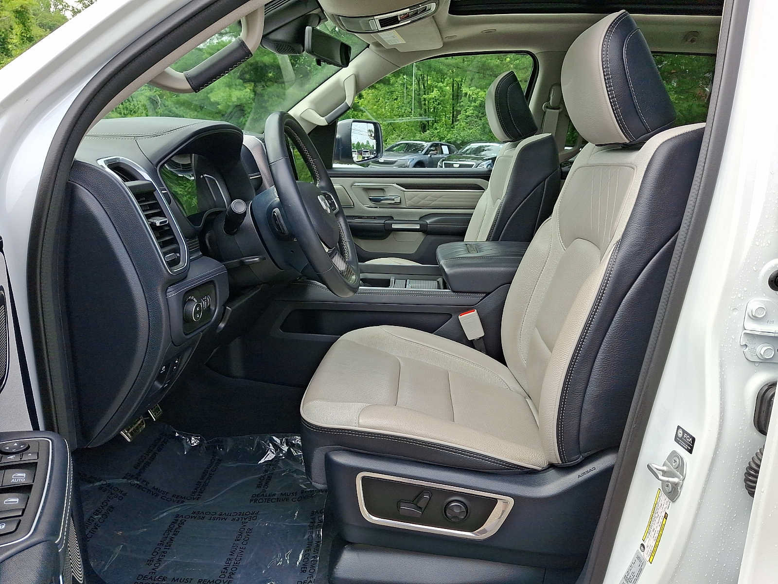 Used 2023 RAM 1500 Limited AWD/4WD image 17