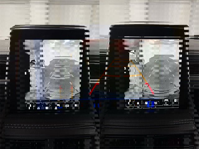 Used 2023 Chevrolet Suburban Z71 w/ Luxury Package image 14