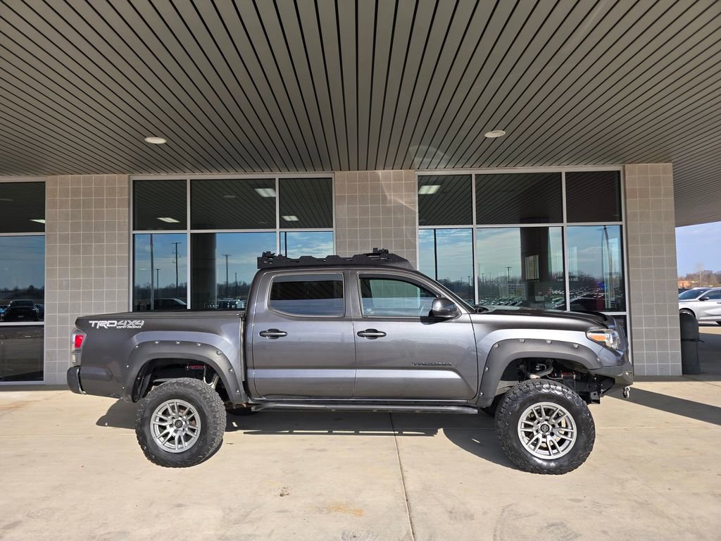 Used 2020 Toyota Tacoma TRD Off-Road AWD/4WD image 12