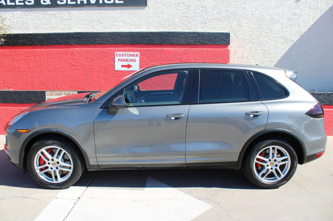 Used 2011 Porsche Cayenne Turbo AWD/4WD image 2