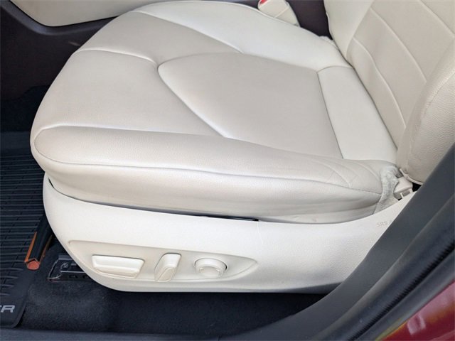 Used 2020 Toyota Highlander XLE image 23