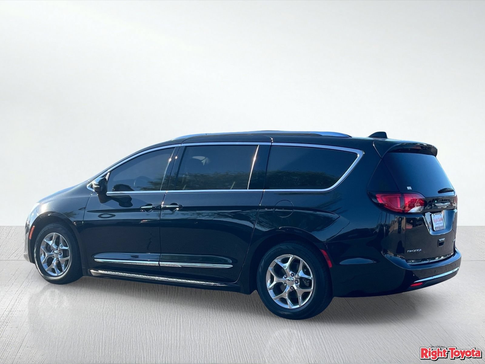 Used 2020 Chrysler Pacifica Limited FWD image 4