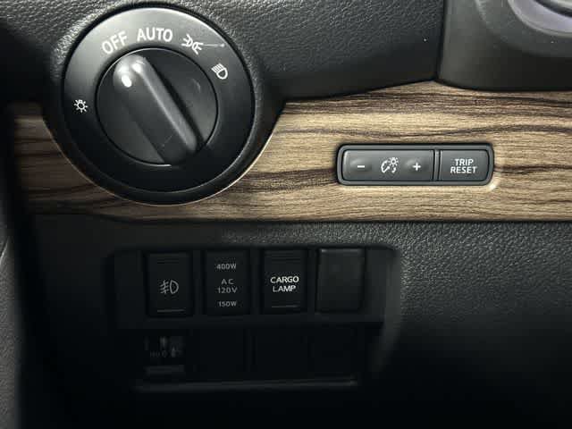 Used 2016 Nissan Titan SL AWD/4WD image 19