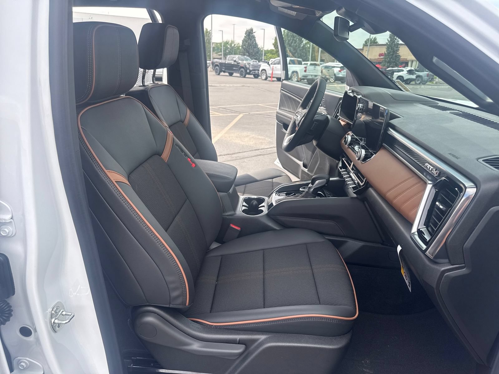 New 2026 GMC Canyon AT4 AWD/4WD image 11