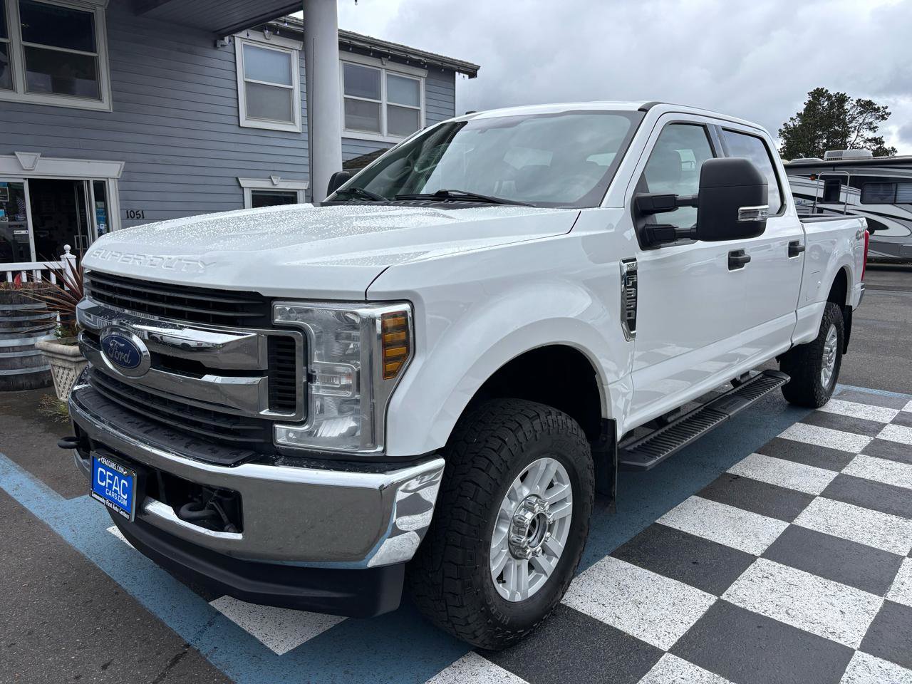 Used 2019 Ford F350 XLT w/ Camper Package AWD/4WD image 2