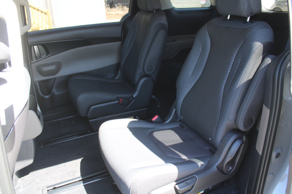 New 2027 Kia Carnival LX FWD image 18