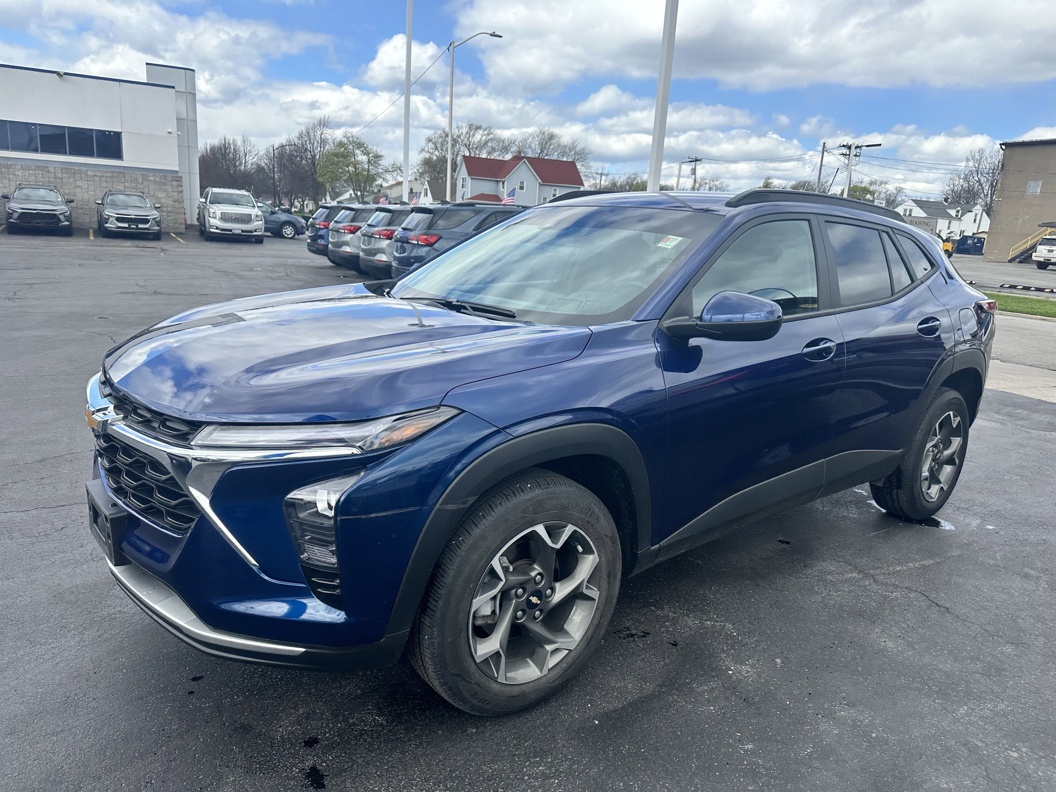 Used 2024 Chevrolet Trax LT w/ Driver Confidence Package FWD image 3