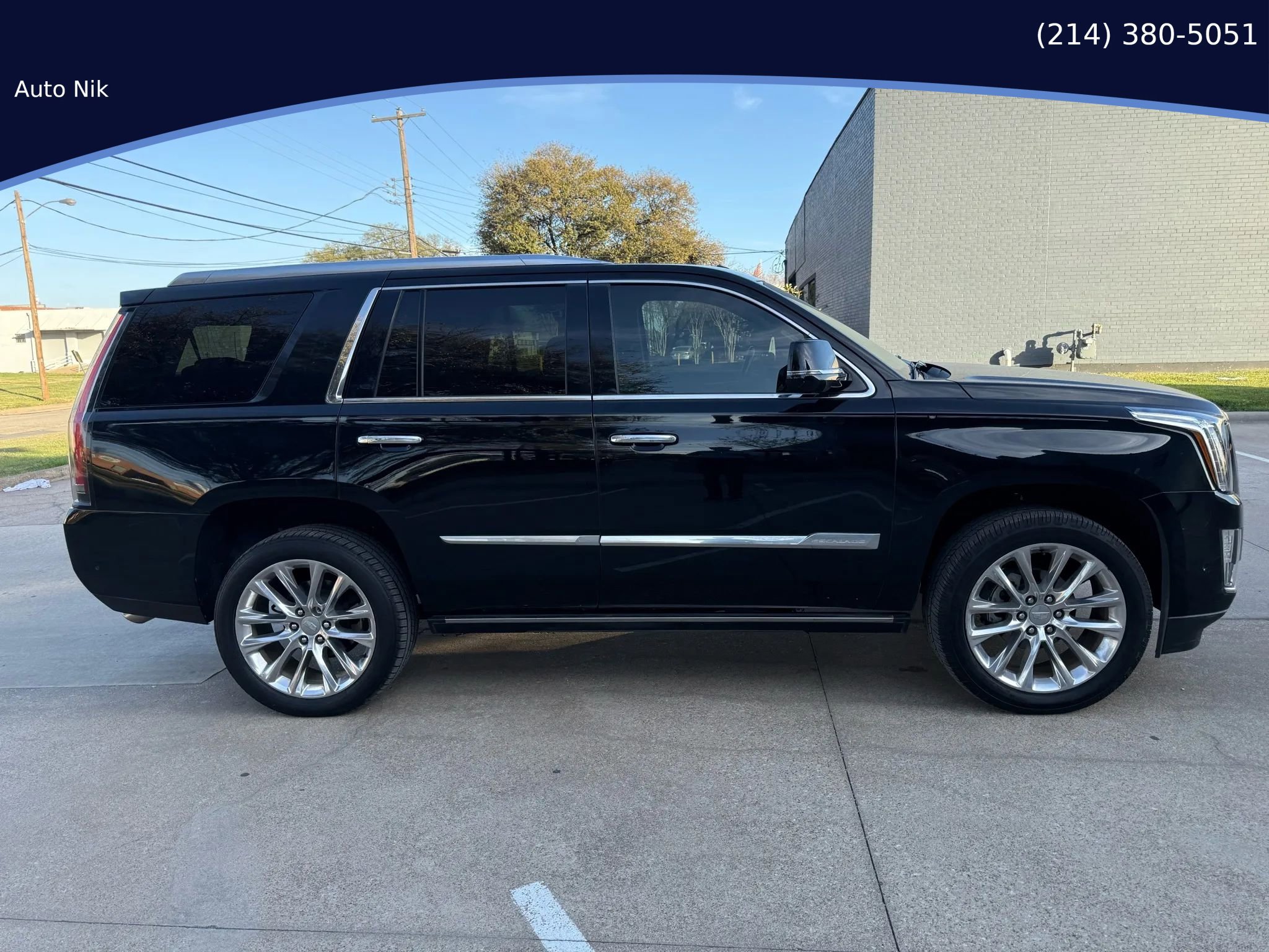 Used 2018 Cadillac Escalade Premium Luxury RWD image 2